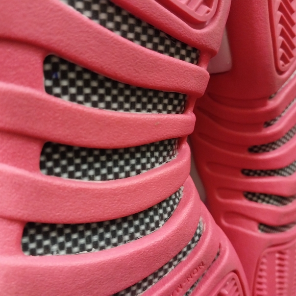 Retro Jordan 12 Dynamic Pink size 7.5 youth - Picture 10 of 12